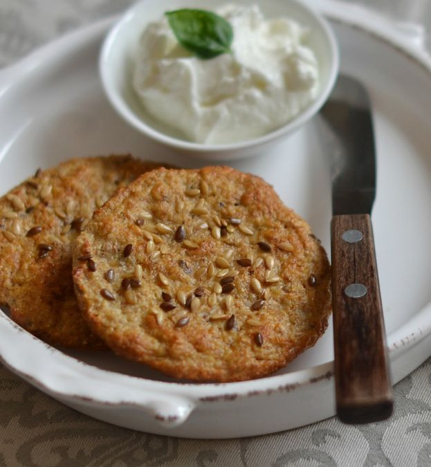 1. Этап. Диетическая выпечка из творога: 5. После выпекания даем им немного остыть и подаем к чаю или любому другому напитку.