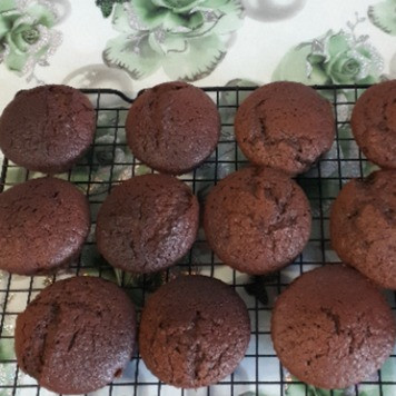 1. Этап. Шоколадные кексы на кефире: Кексы выпекать в духовке при температуре 170-180 *C примерно 25-30 минут. Следите за своей духовкой.