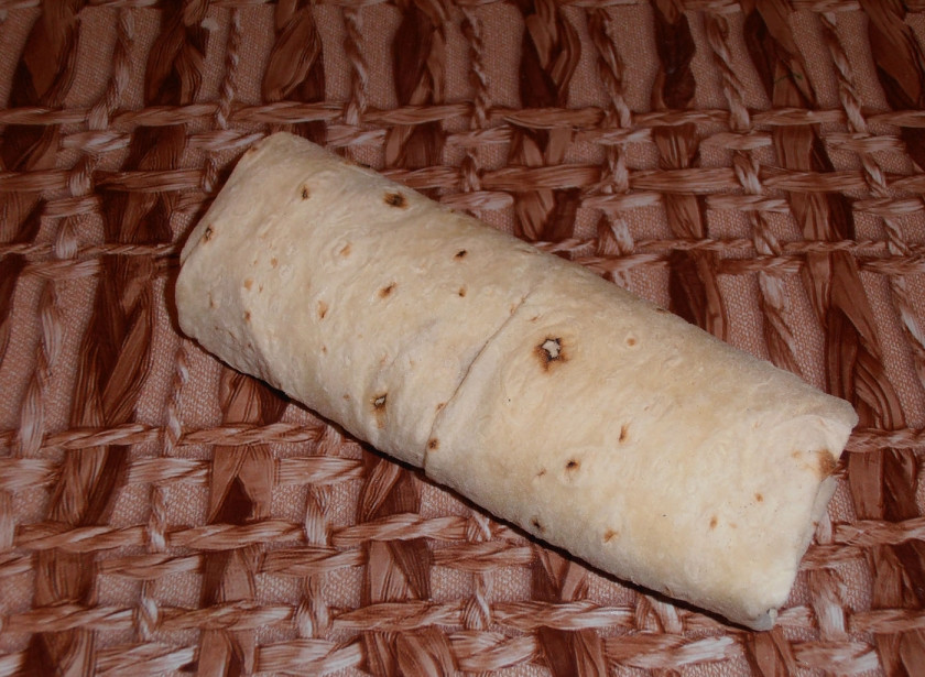 1. Этап. Лаваш с копченой курицей: Подогреваем на сковороде, можно и в микроволновке. Вот лаваш с копченой курицей и готов! Приятного аппетита!