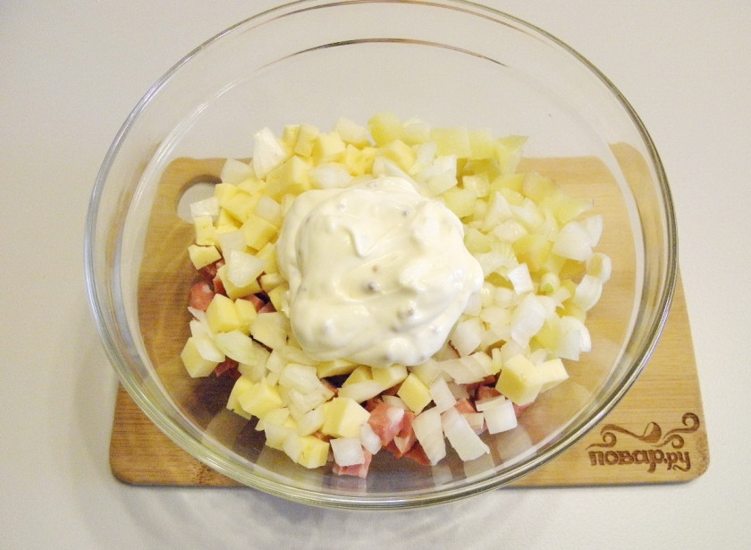 1. Этап. Салат с картошкой и сыром: Заправьте салат полученный соусом. Готово!