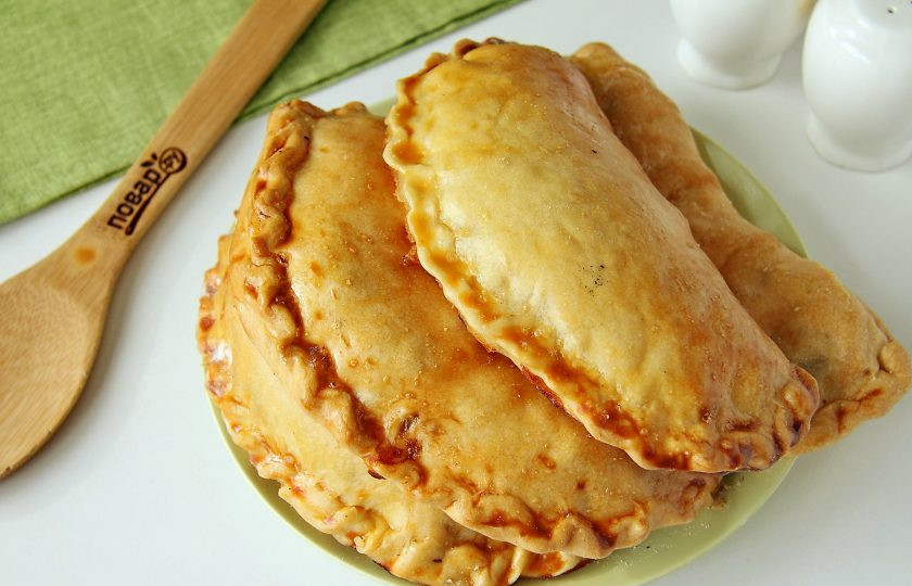 1. Этап. Корниш пасти: Готовые корниш пасти хороши как в горячем, так и в остывшем виде.