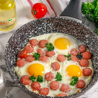 Яичница с колбасой