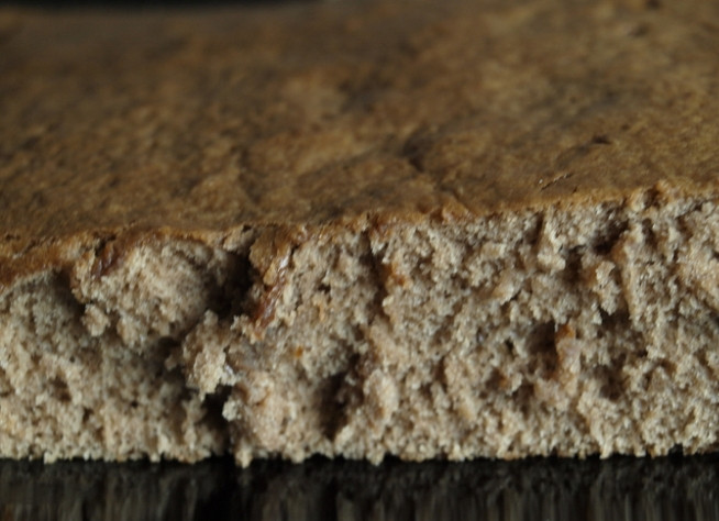 1. Этап. Торт Вишневый поцелуй: 8. Готовый бисквит разрезаем вдоль на 2 части.