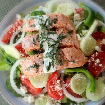 Греческий салат с семгой