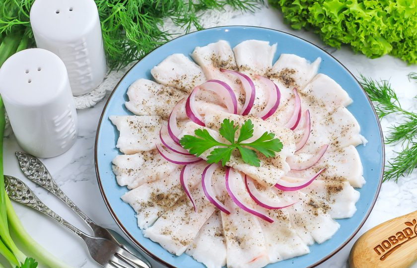 1. Этап. Сало Под водочку: Подайте закуску из сала к столу охлажденной, созывая всех гостей.