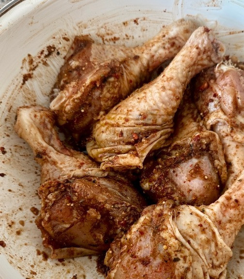 1. Этап. Куриные булдыжки в духовке: Так получилось, что миска простояла без малого двое суток «на холоде».