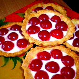 Корзиночки с вишней