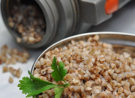 1. Этап. Быстрая каша в термосе: 4. Чем дольше будет стоять гречка в термосе, тем лучше она получится. Вот такая красота. А главное, что без всяких хлопот и за считанные минуты. Приятного аппетита!