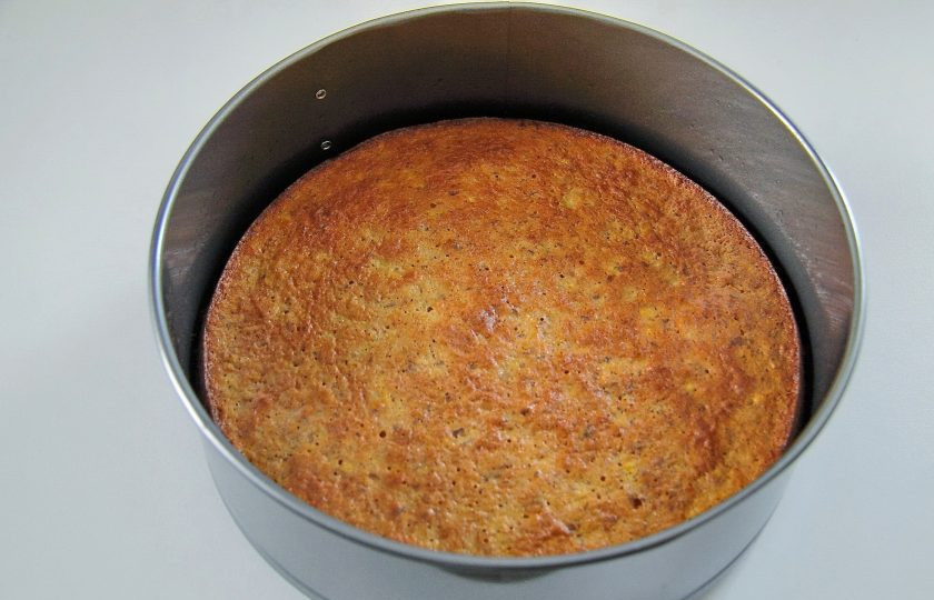 1. Этап. Апельсиновый пирог с орехами: Выпекаем пирог при 180 градусах около 30-40 минут.