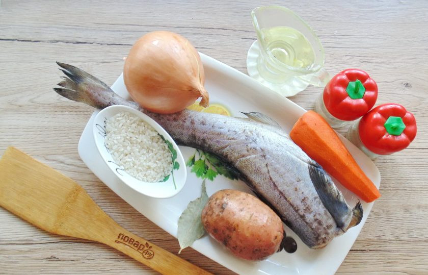 1. Этап. Уха из минтая с рисом: Подготовьте ингредиенты для приготовления ухи из минтая.