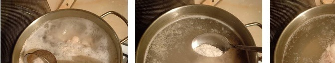 1. Этап. Легкий овощной суп с курицей: Куриное мясо хорошо промыть, поместить в кастрюлю с холодной водой и поставить на огонь. Когда мясо закипит, огонь убавить, снять образовавшуюся пену, посолить, добавить головку лука, разрезанного пополам, накрыть крышкой и варить до готовности.