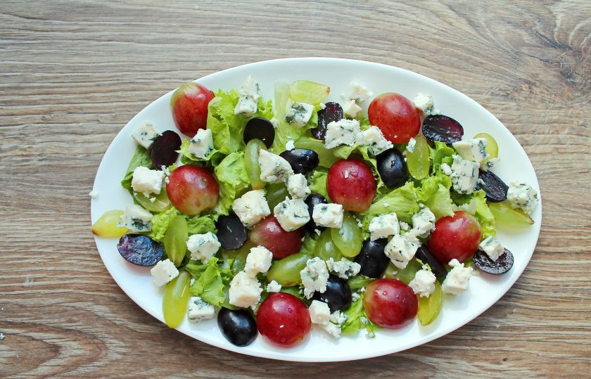 1. Этап. Салат Дор блю с виноградом: Сыр 