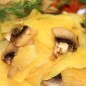 Запеканка «Эх, картошечка!» Итак, приступим! Лучше брать крупный картофель, с ним легче работать. Его чистим и полностью весь нарезаем овощечисткой! Да, да! Овощечисткой! Получаются очень тонкие пластинки. Когда клубень в руке не умещается, нарезать ножом очень тонко. Данная технология увеличивает время приготовления блюда, но это того стоит! Чем тоньше нарезаны картофельные пластинки, тем быстрее приготовится блюдо и тем более вкусным оно будет. Затем промыть измельченную картошку в трёх водах, чтобы убрать лишний крахмал. Посолить по вкусу, добавить приправы для картофеля, чёрный молотый перец. Грибы покрошить ломтиками. Масло сливочное растопить в микроволновке. Форму смазать сливочным маслом. У меня она размером 30*22, глубина 6 см. Выложить в форму половину картофеля, затем половину грибов. После снова половина картофеля и вторая половина грибов сверху. Влить 1 стакан воды из чайника. Полить растопленным сливочным маслом сверху. Плотно закрыть фольгой, чтобы не потерять драгоценную сочность блюда. Отправить в разогретую духовку до 200*С на 20 мин. Затем снизить огонь до 170*С и печь ещё 40 мин. Я выпекаю на верхней полке, у меня старая газовая плита. Таким кушаньем можно побаловать и домашних и гостей. Сытная, из доступных продуктов. Благодаря нейтральному вкусу, картофель великолепно сочетается с различными видами мяса и птицы, с рыбой, овощами, а можно подать как самостоятельное блюдо. Приятного аппетита!!! Грибы отдают свой сок и картофель печётся в нём...