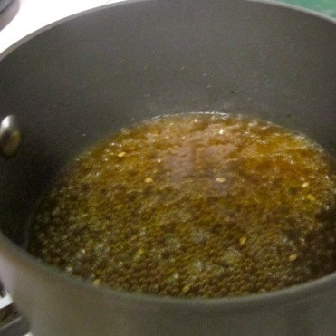 1. Этап. Утка, запеченная с апельсинами: Когда глазурь приобретет нужную консистенцию - снимаем ее с огня.