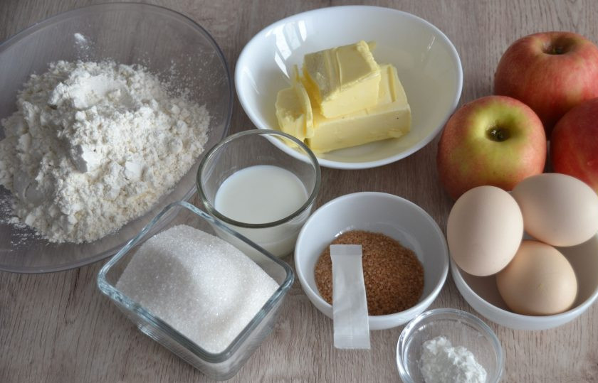 1. Этап. Итальянская шарлотка с яблоками: Подготовьте ингредиенты.