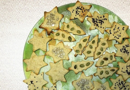 1. Этап. Картофельные крекеры с тунцом Новогодний хруст: Выпекайте крекеры при 190-200*С около 10-15 минут, следите по своей духовке. Для лучшего хруста все испеченные крекеры оставьте на противне в остывающей духовке.