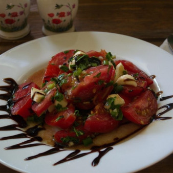 Помидоры с моцареллой