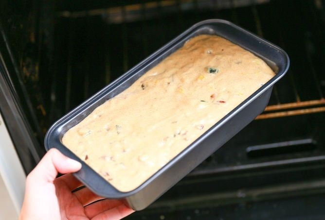 1. Этап. Кекс с изюмом: 8. Запекайте кекс минут 45-55.