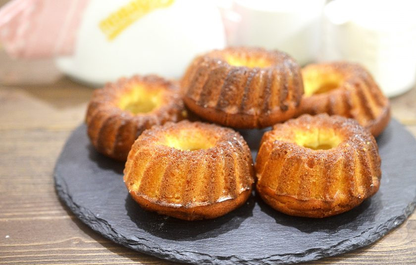 1. Этап. Канеле: 8. Выпекайте в разогретой до 240 градусов духовке 15 минут. Оставьте в духовке остудиться, чтобы канеле не осели. Приятного аппетита!