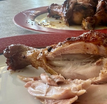 1. Этап. Куриные булдыжки в духовке: Мясо сочное, мягкое, ароматное. Нет, правда, вся возня с долгим запеканием оправдана. Получилось реально ну очень здорово!