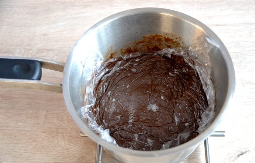 1. Этап. Торт Полено с вишней: Накройте крем 