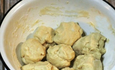 1. Этап. Торт Минутка: Тесто делим на 8 равных частей.