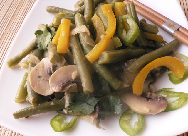 1. Этап. Тушеные грибы с овощами: 5. Подаем в горячем виде как самостоятельное блюдо.