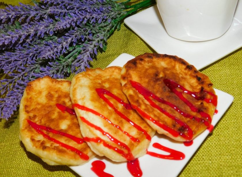 1. Этап. Нежные оладьи с творогом: Приятного чаепития!