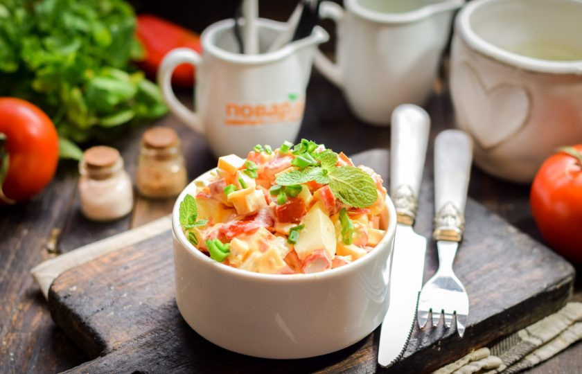 1. Этап. Салат с крабовыми палочками и маринованным луком: Приятного аппетита!