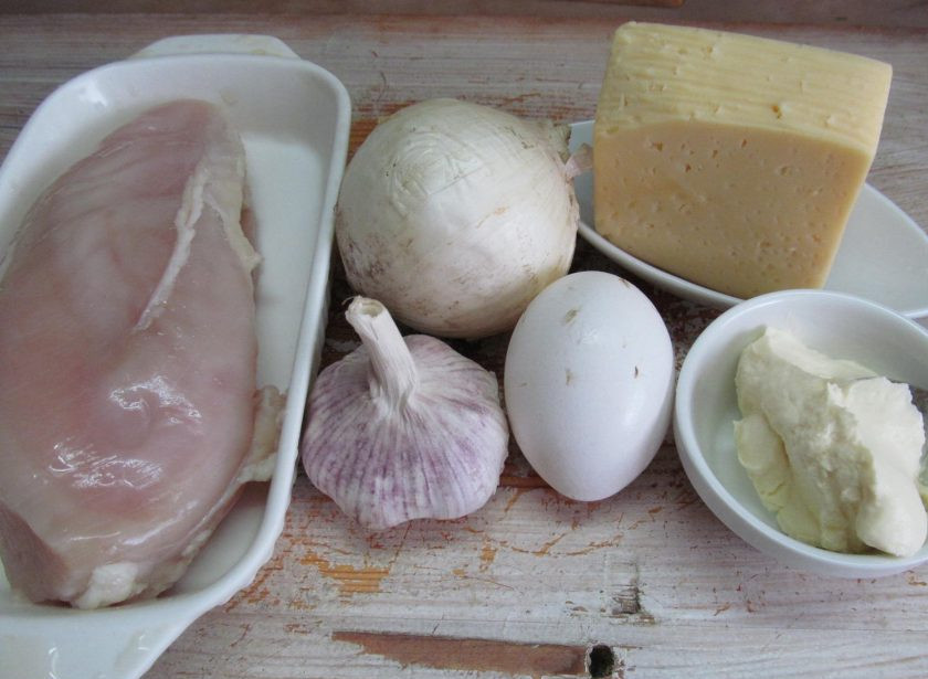 1. Этап. Картофельная запеканка с индейкой: Подготовить нужные продукты.