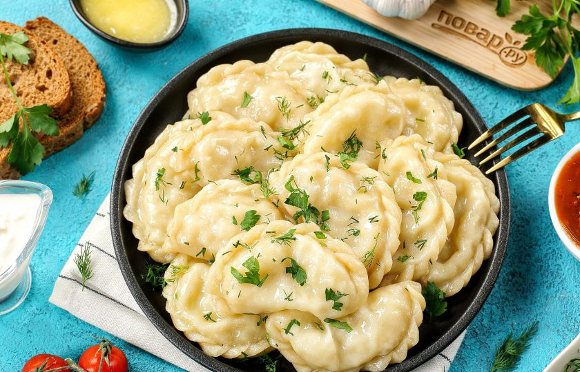 1. Этап. Вареники на пару: Вареники на пару готовы. Обязательно перед подачей смажьте их растопленным сливочным маслом.