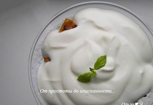 1. Этап. Десерт с айвой: Залейте сметанным кремом, украсьте мятой и подавайте к столу.