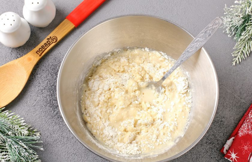 1. Этап. Мясной пирог Лапа тигра: Затем частями добавьте муку. У меня ушло около 350 грамм.