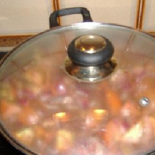 1. Этап. Пикантная выпечка: Уменьшаем огонь и варим в течении 30 минут. Периодически помешиваем.