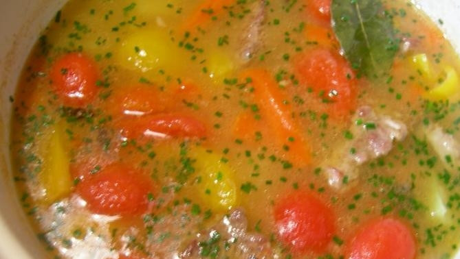 1. Этап. Шурпа по-домашнему: Перед окончанием варки добавьте все специи и зелень. Приятного аппетита!