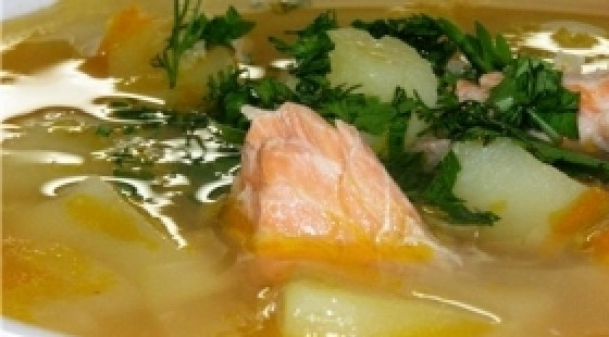 1. Этап. Уха из кеты: После окончания готовки снять уху с огня, засыпать большую часть зелени. Остальной зеленью посыпать уху в тарелках. Приятного аппетита!