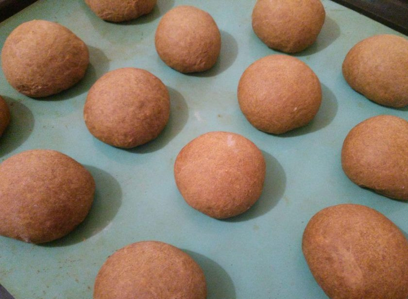 1. Этап. Постные кофейные пряники: Через 15-20 минут пряники будут готовы. В процессе выпечки размер постных кофейных пряников увеличивается примерно в 2 раза.