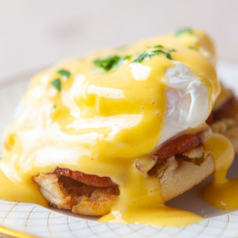 How to Make Eggs Benedict