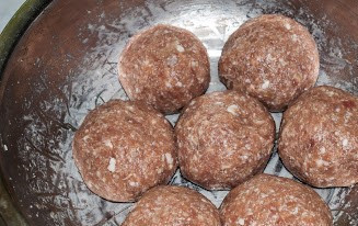 1. Этап. Фарш из телятины: Сформируйте котлетки.