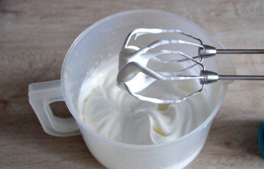 1. Этап. Торт Груши в карамели: Первым делом займитесь приготовлением миндального бисквита 