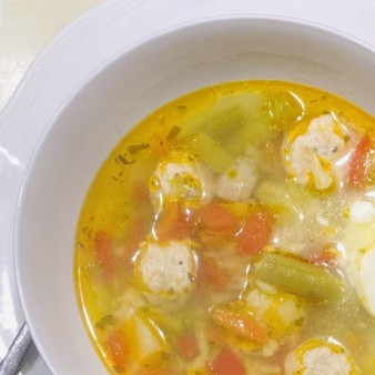 Овощной суп с кольраби и фрикадельками