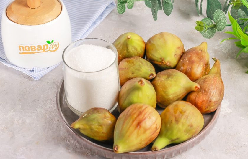 1. Этап. Инжир на зиму без варки: Подготовьте инжир и сахар. Инжир используйте спелый, но не переспевший, чтобы варенье не забродило.