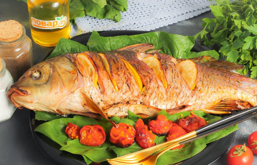 1. Этап. Карп по-польски: Аккуратно выложите карпа по-польски на тарелку и подайте к столу горячим.