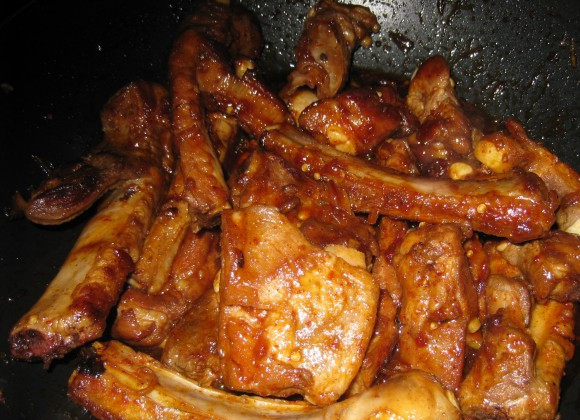 1. Этап. Острые свиные ребрышки: Вот так выглядят свиные ребрышки в конце готовки.