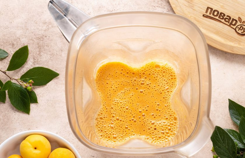 1. Этап. Абрикосовое мороженое: Измельчите до однородной консистенции.