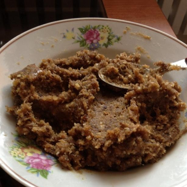 1. Этап. Финиковые шарики: Тщательно перемешиваем