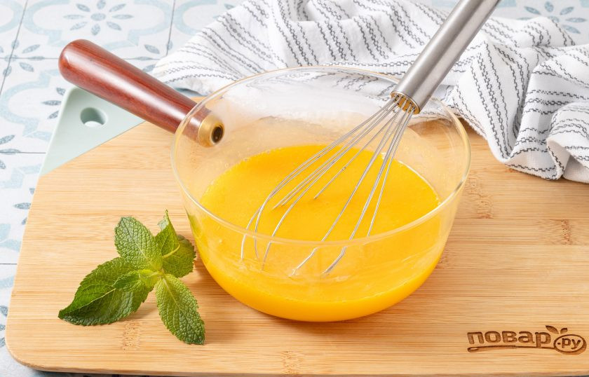 1. Этап. Желе из манго: Агар-агар отдельно разведите в небольшом (30-50 мл.) количестве воды и влейте в сотейник. Перемешайте до однородности. Прогрейте все вместе 1-2 минуты.