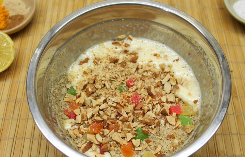 1. Этап. Нюрнбергский пряник: Насыпаем колотый миндальный орех.