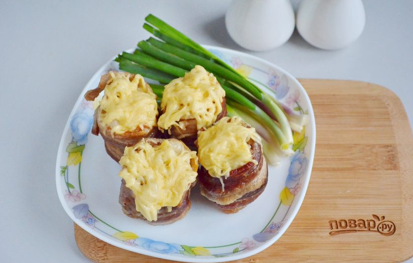 1. Этап. Шоты из бекона: Шоты из бекона готовы! Подавайте с зеленью и любимыми овощами и соусами.