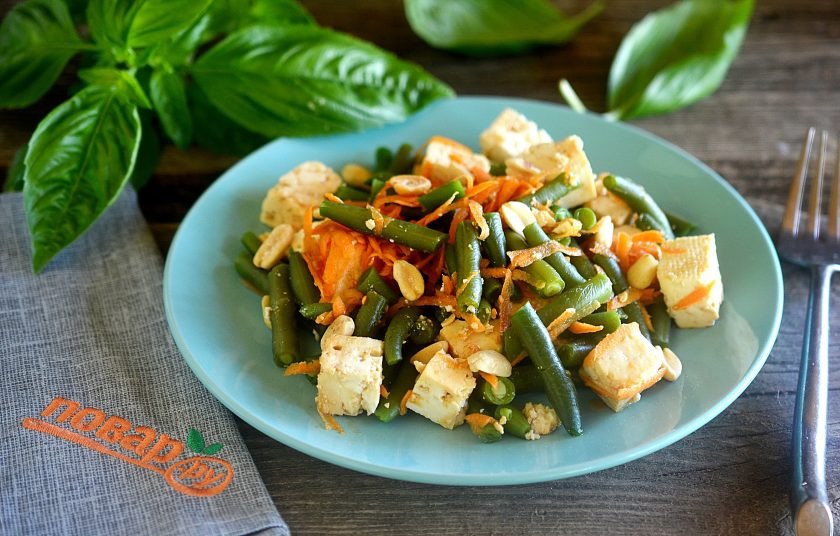 1. Этап. Салат из тофу: 7. Добавьте арахис и подавайте к столу. Приятного аппетита!